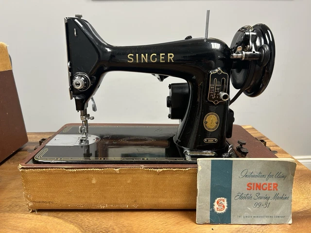 VINTAGE SINGER MODEL 99K Sewing Machine Case Tested Working Runs