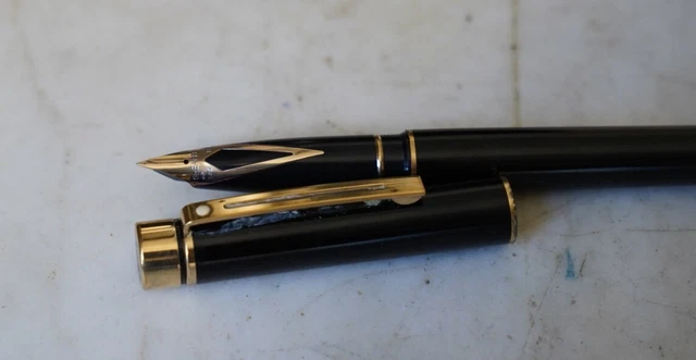 STYLO PLUME SHEAFFER TARGA - REGENCY STRIPES - PLUME PLAQUE OR 23 CARATS MOYENNE STYLO PLUME SHEAFFER TARGA - REGENCY STRIPES - PLUME PLAQUE OR 23 CARATS MOYENNE