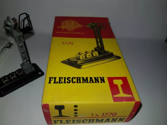 Fleischmann HO 1770 Base Mounted Distance Signal. Boxed