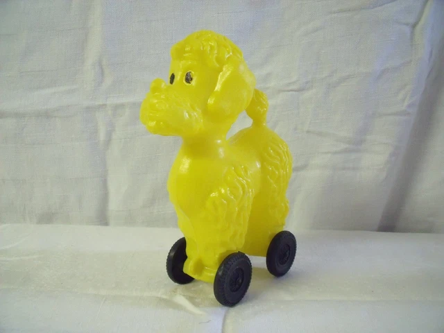 Jouet Vintage Chien Caniche Blanc Sur Roulettes, Plastique Soufflé, Années 1960/70, Bel état