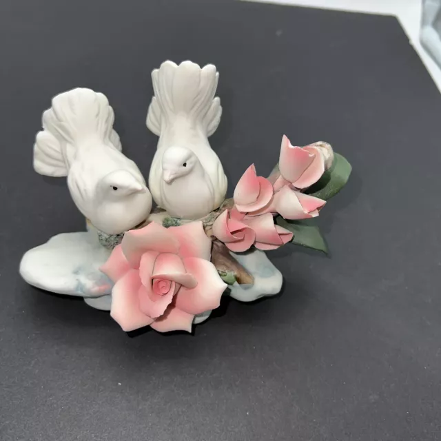 Capodimonte Porcelain Hand Painted Doves & Pink Roses Figurine Italy 6"x4"x3.5"
