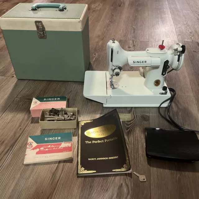 Singer  Featherweight Vintage White Sewing Machine 221 K Green Case READ DESC