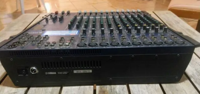 Console de mixage analogique Yamaha MG166C