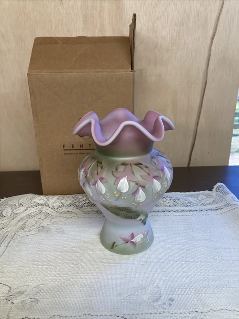 RARE Fenton LE Hand Painted SAND CARVED BURMESE "HUMMINGBIRD" VASE JK. SPINDLER
