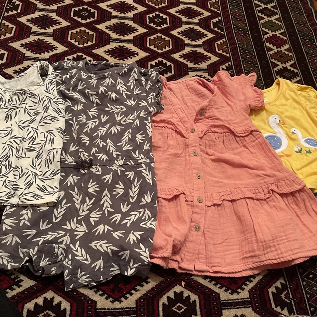 Bundle of baby girls summer clothes X 5 Items Size 12-18 months