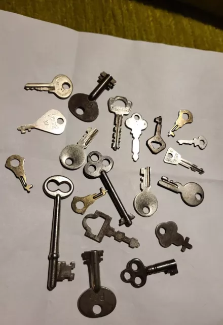 Lot 20 different vintage antique skeleton type keys Number 2 barrel brass steel