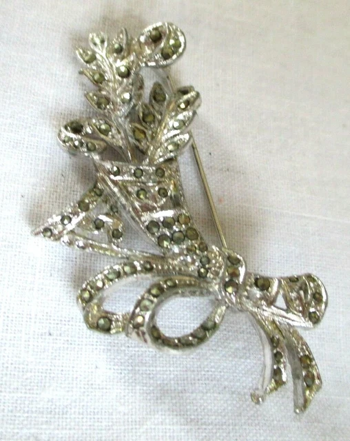 Ancienne Broche art déco couleur argent cristaux diamant rare