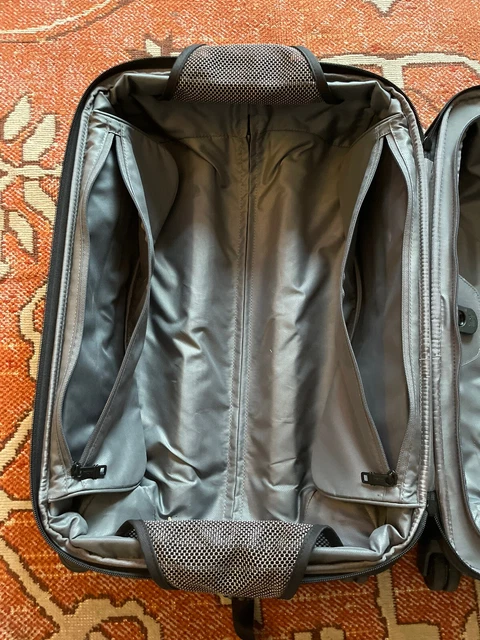 Tumi Alpha 2 International Expandable 4 Wheeled Carry-On Black Spinner $795 8