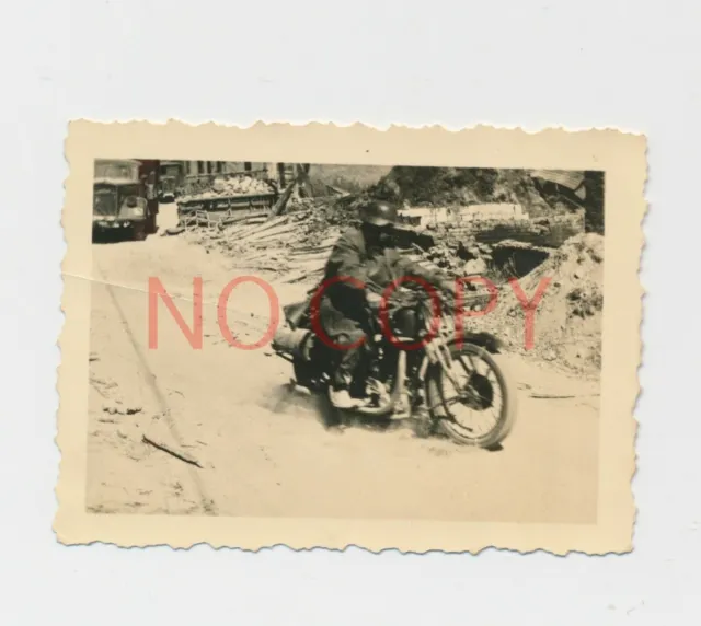 Foto WK2  Frankreich Kradmelder Motorrad 1940       #20
