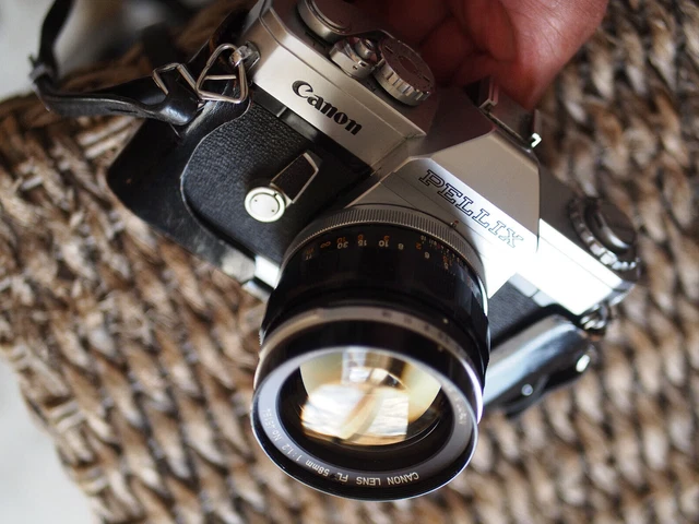 canon pellix + canon fl 55mm f1.2 + housse cuir