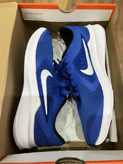 New Nike Boys Trainers Size 5.5 Older