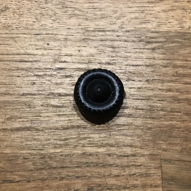 Roue avec pneu Michelin pour camion de pompier C4 des Jouets Citroën au