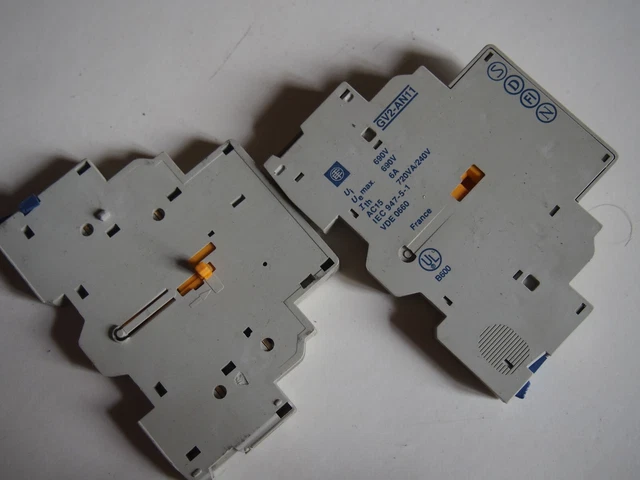 Lot de 2 auxiliaires TELEMECANIQUE GV2 AN11