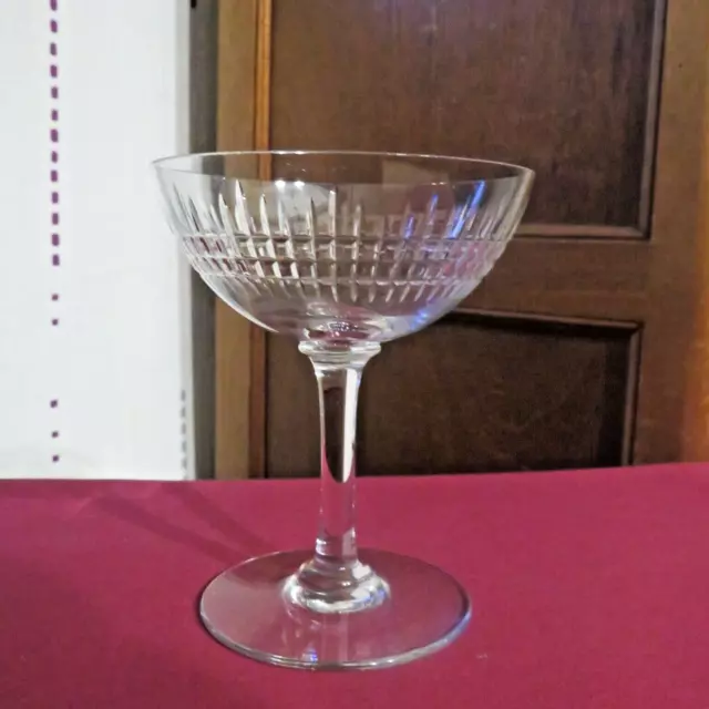 1 coupe a champagne en cristal de baccarat modèle Nancy