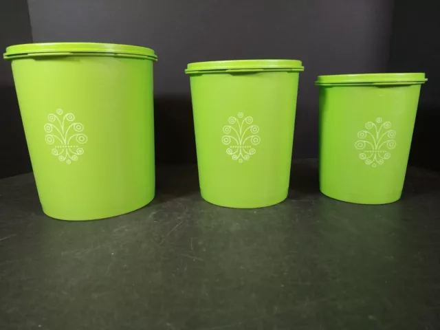 https://www.picclickimg.com/zkoAAOSwUhRlhKPq/Vintage-Tupperware-Lime-Apple-Green-Servalier-Canister-Set.webp