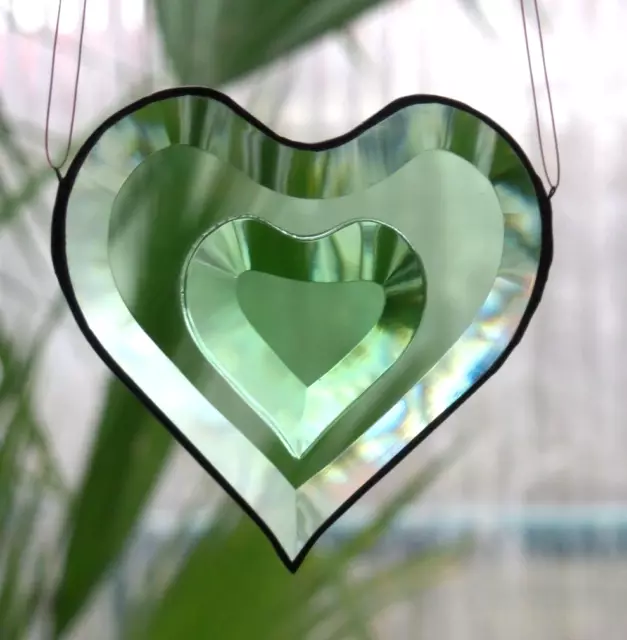 Bleiverglasung Fensterbild Suncatcher " grünes Facetten Doppelherz" in Tiffany