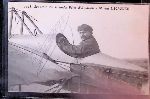 CPA  AVIATION   Grandes Fêtes de Lyon  M Lacrouze dans son avion  Autographe Man