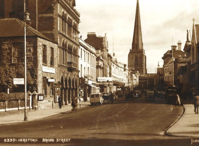 Vintage Postcard Hereford Broad Street Old Cars Shops Judges