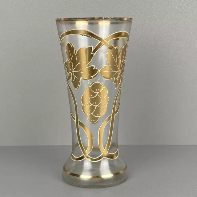 Dekoratives Jugendstil-Glas um 1900 mit Goldstaffage "Weinlaub-Dekor"