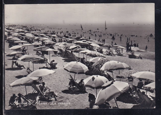 Cartolina Marina di Massa La Spiaggia ANIMATA IA411