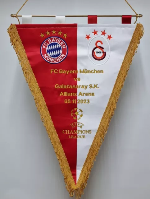 Gestickter Wimpel FC Bayern München gegen Galatasaray SK. Größe 48 cm x 36 cm