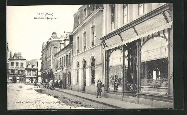 CPA Gacé, Rue Saint-Jacques, vue de la rue
