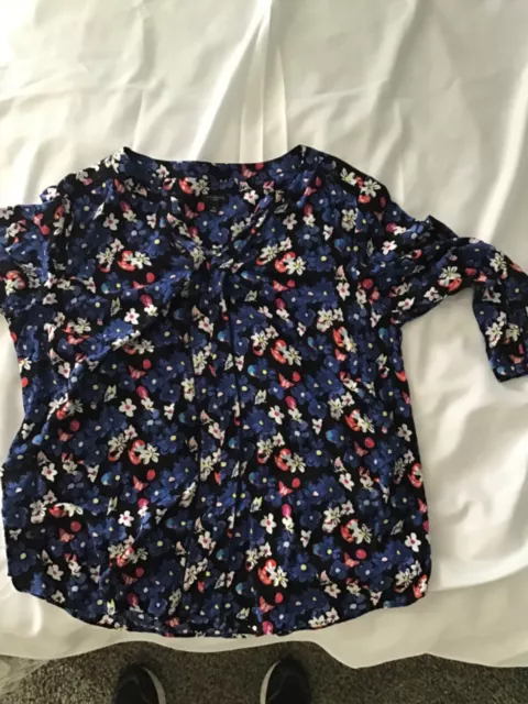 talbots misses size 1X black & blue floral top EUC