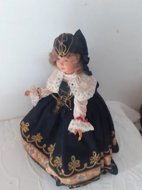 PETITE POUPÉE ANCIENNE EN CELLULOÏD EN COSTUME RÉGIONALE - 16 cm EUR 6