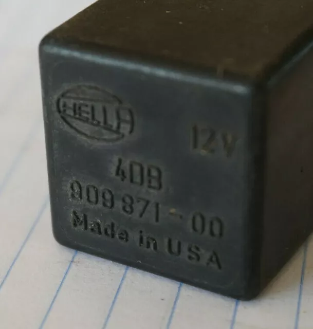 TURN SIGNAL FLASHER Relay Audi VW Jetta Golf Beetle Passat Vanagon 111