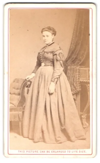 Fotografie J. Reay, St. Bees, Portrait junge Dame im modischen Kleid