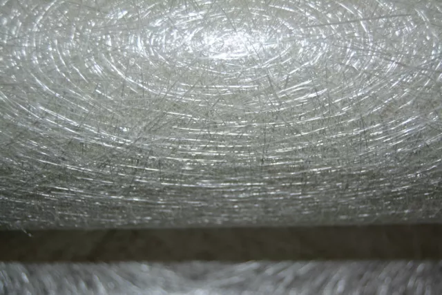 80 m² MAT DE VERRE 300 g/m²  largeur 1.25 liant émulsion pour resines polyester