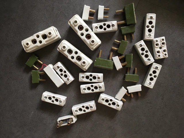 Lot porte fusibles anciens en porcelaine LEGRAND