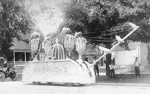 Street View Arbaughs Parade Float Lansing Michigan MI Reprint Postcard