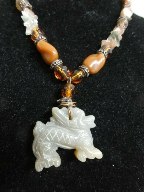 VINTAGE DETAILED CHINESE BEAUTIFUL HAND CARVED JADE Mytical Beast NECKLACE