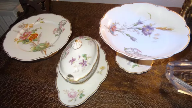 Porcelaine de Paris coupe compotier saucière décor polychrome fleurs des champs