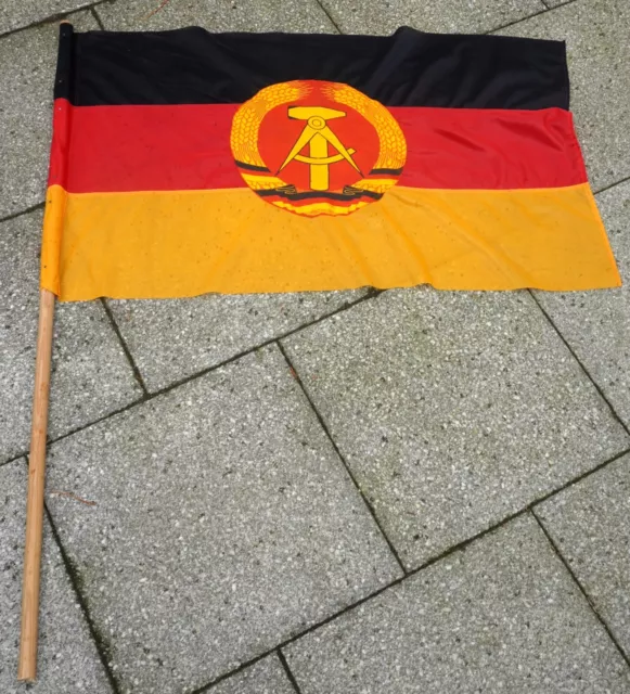 DDR Flagge Fahne ORIGINAL DDR mit Stange BENUTZT vintage Ostalgie Kult