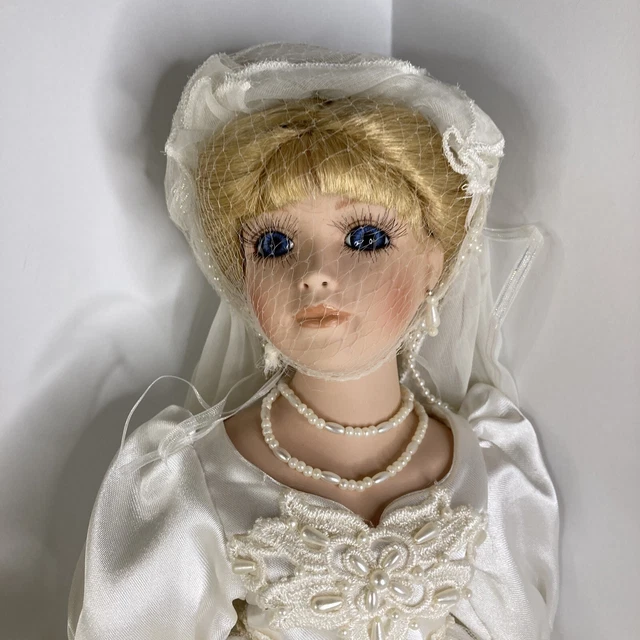 THE HERITAGE SIGNATURE COLLECTION Porcelain Bride Doll Caitlin's Wedding Day 2