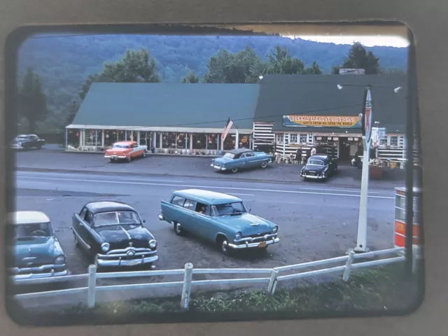 Vtg 1950s 35mm Slide - Pennsylvania's Largest Gift Shop, Cars - Glass Mount