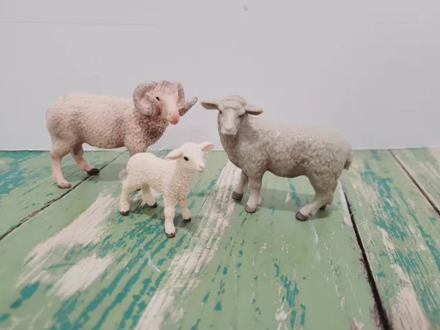 Primitive Décor Set of 3 Sheep Resin Family Table Top Figures