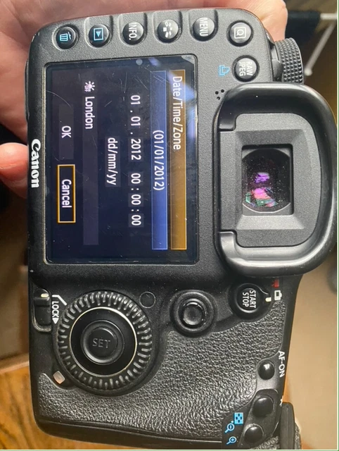 Canon EOS 7D 18.0 MP Digital SLR Camera - Black (Body Only) - barly a scratch!