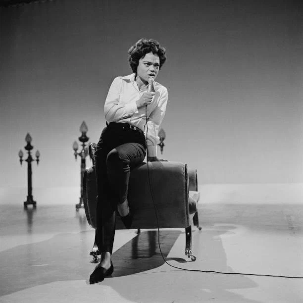 Ertha Kit Singer AMERICAN SINGER AND Actress Eartha Kitt Performs Live 1965 OLD PHOTO 1 ...