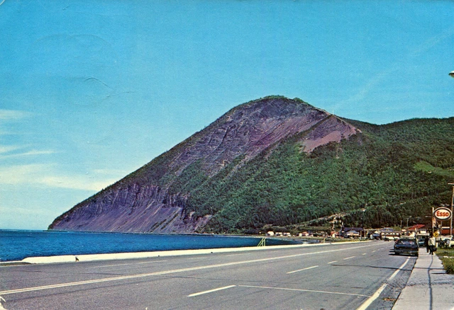 CANADA Quebec Mont Saint Pierre La Gaspésie La station gasoline ESSO