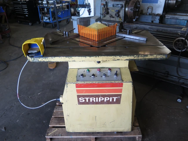 Strippit Hyd. Corner Notcher 8.75" X 8.75" X 10 GAUGE