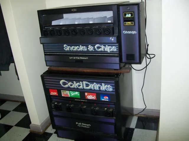 3 Combo Snack Drink Change Vending Machine