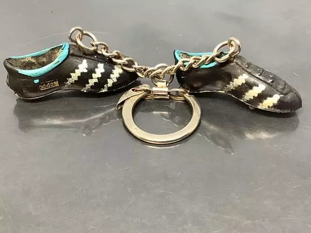Vintage ADIDAS Promo Key Ring PAIR OF SHOES Keychain Porte-Clés ESPADRILLES