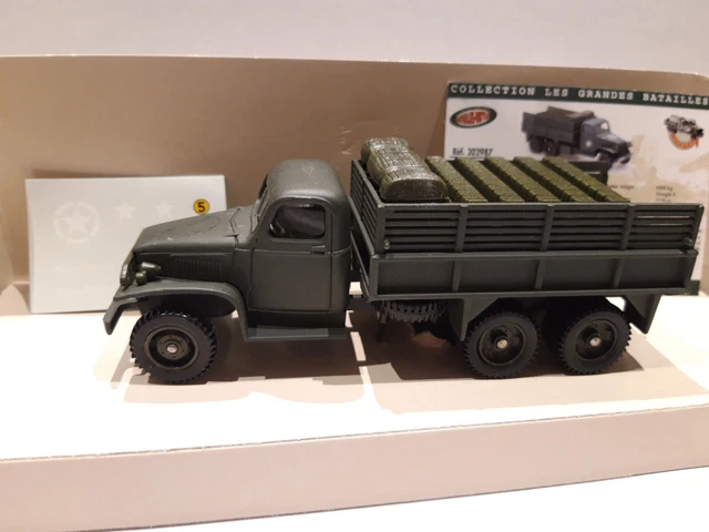 Le GMC CCKW 353 6x6 militaire transport de jerricans par Solido au 1/50e