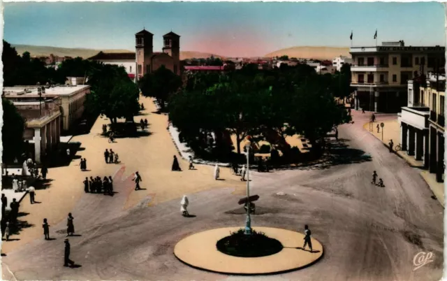 CPA AK MAROC OUDJDA - La Place de Gaulle, L'Église st-Louis d'Anjou (280936)