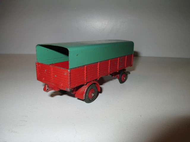 DINKY TOYS : Remorque bâchée, couleur jaune et bâche verte