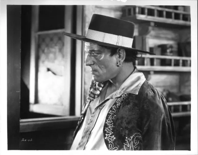 *Tod Brownings THE UNKNOWN (1927) Lon Chaney as Armless Knife-Thrower Close Shot