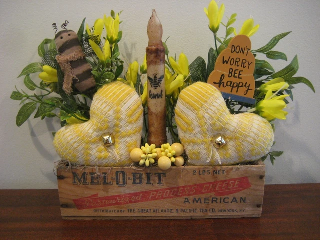 Primitive Vintage Cheese Box - Antique Coverlet Hearts - Bee Spring Summer Decor